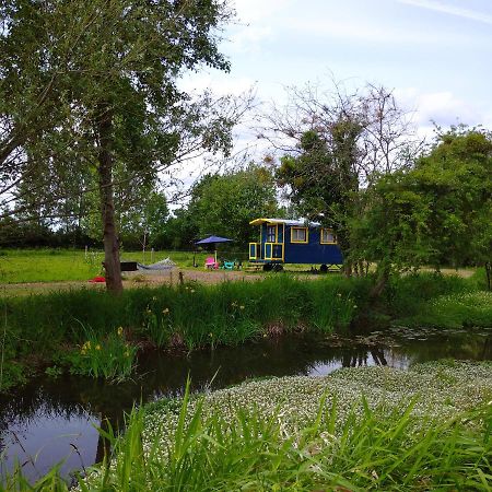 La Roulotte Du Moulin De Palet Villa Baugé Exteriör bild