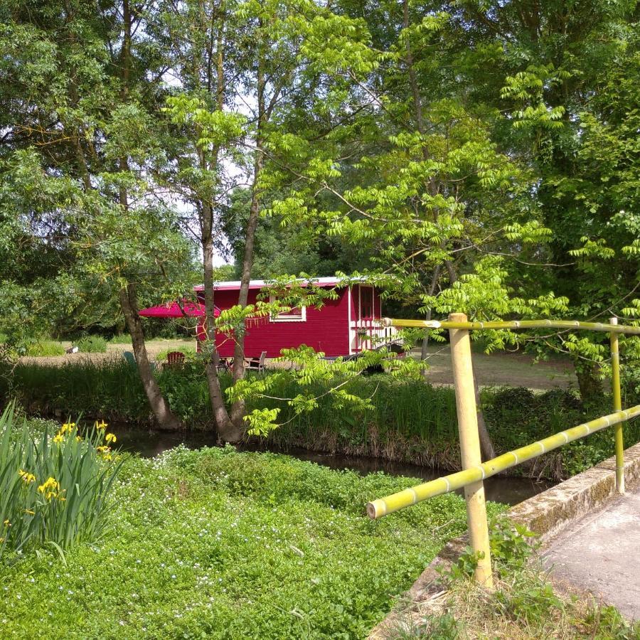 La Roulotte Du Moulin De Palet Villa Baugé Exteriör bild
